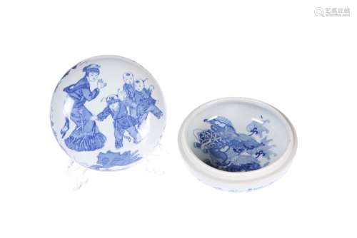 A CHINESE BLUE AND WHITE PORCELAIN BOX AND COVER