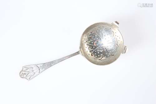 A SILVER TEA STRAINER, MAPPIN & WEBB, SHEFFIELD 1942