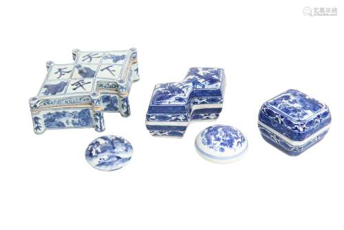 A GROUP OF FIVE CHINESE BLUE AND WHITE PORCELAIN BOXES