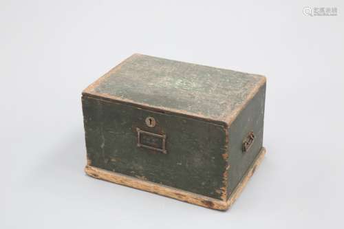 A 19TH CENTURY GREEN PAINTED BOX