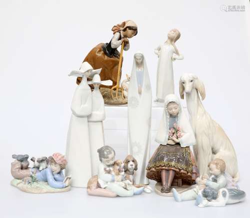 A COLLECTION OF LLADRO PORCELAIN