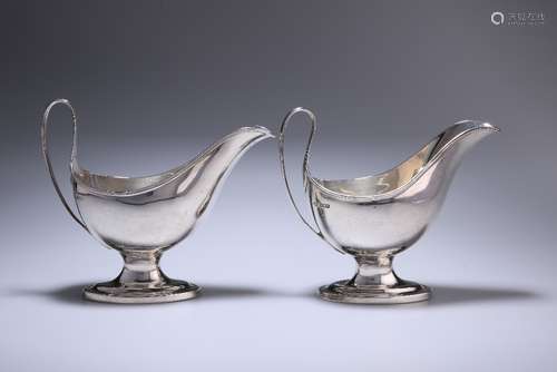 A PAIR OF GEORGE V SILVER SAUCE BOATS, ROBERTS & BELK