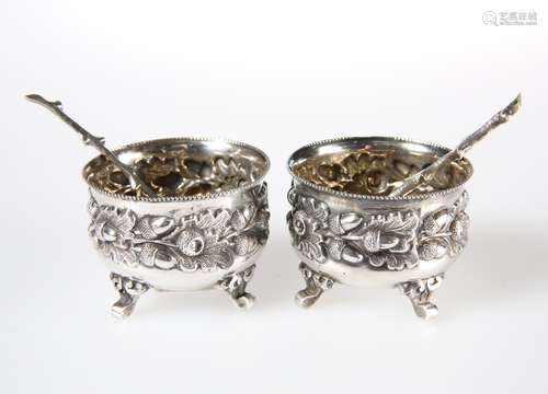 A PAIR OF VICTORIAN SILVER SALTS, MAPPIN & WEBB, LONDON 1896