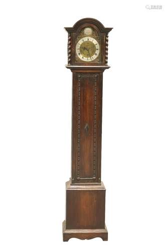 AN EARLY 20TH CENTURY OAK THREE-TRAIN GRANDMOTHER CLOCK