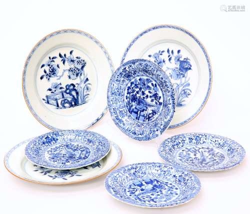 A COLLECTION OF CHINESE BLUE AND WHITE PLATES