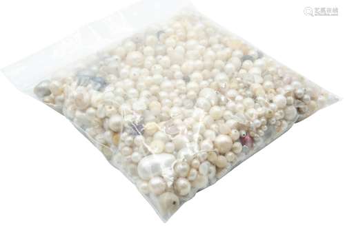 A QUANTITY OF BEADS