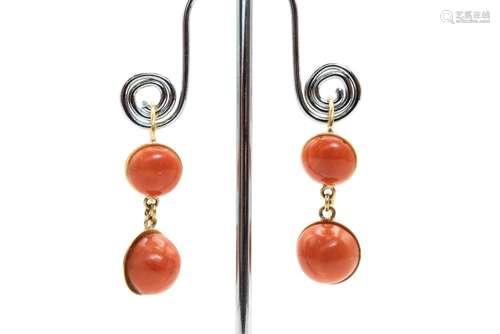 A PAIR OF CORAL PENDENT EARRINGS