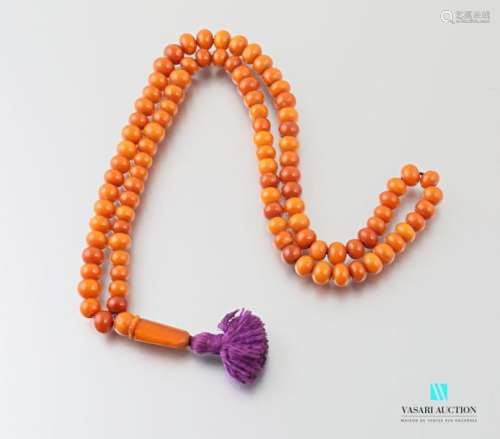 Necklace of 93 amber pearls Length 70 cm