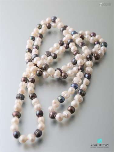 Long necklace of white and metallic freshwater pea…