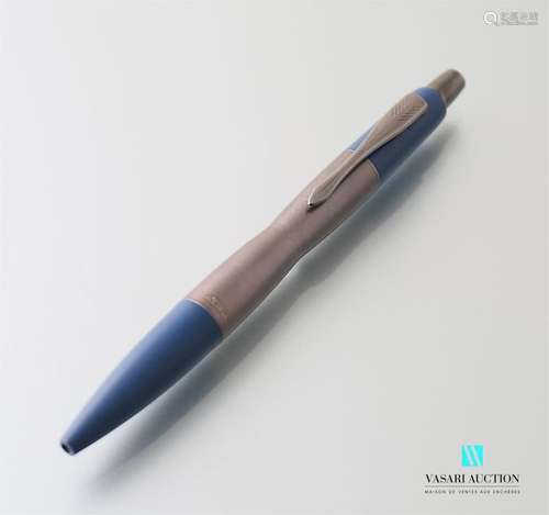 PARKER Silver matte and blue lacquered metal fount…