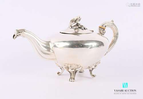 Silver teapot resting on four arched feet decorate…