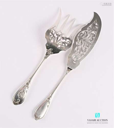 Silver fish service cutlery, the moving handle dec…