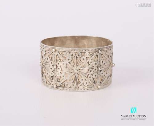 Silver napkin ring with filigree decoration of coi…