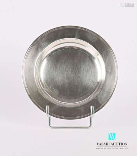 Round silver plated metal porridge plate, the rim …