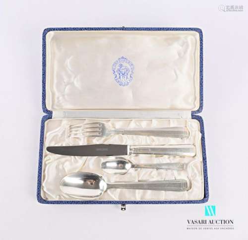 A selfish cutlery set comprising a cutlery, a tabl…