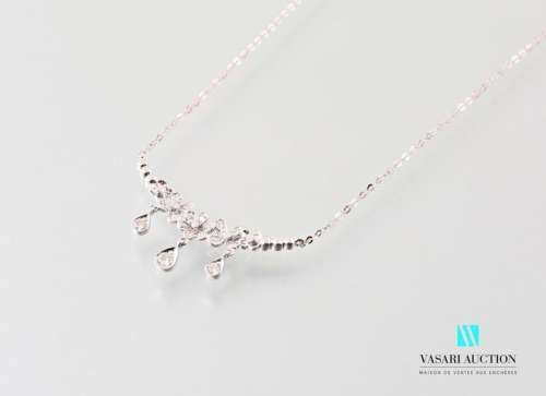 Necklace in white gold 750 thousandths presenting …