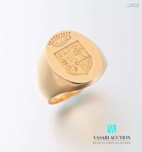 Knight's signet ring in yellow gold 750 thousandth…