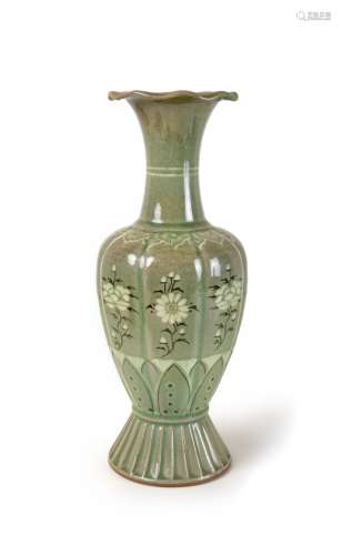 KOREAN CELADON LOBED CHRYSANTHEMUM VASE