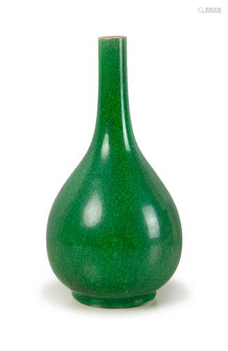 CHINESE APPLE GREEN CRACKLE VASE