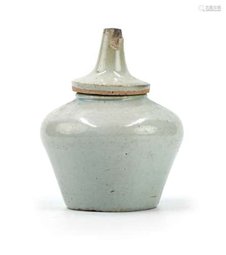 SMALL PORCELAIN OIL LAMP