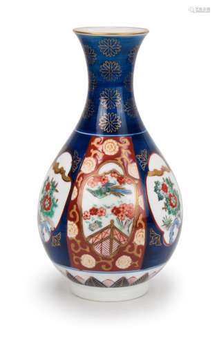 JAPANESE PORCELAIN IMARI VASE