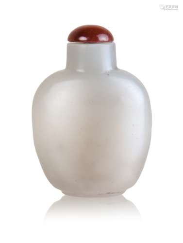 CHINESE WHITE GLASS SNUFF BOTTLE