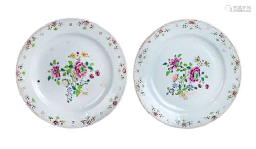 PAIR OF FAMILLE ROSE PLATES