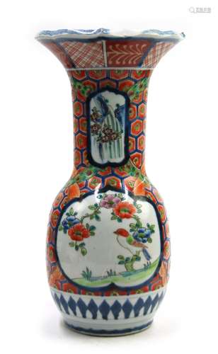 A JAPANESE IMARI VASE; EDO DYNASTY (1603-1867)