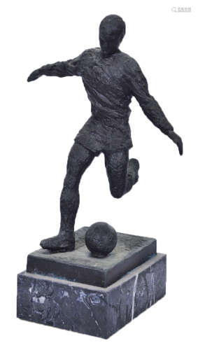 青铜雕足球少年