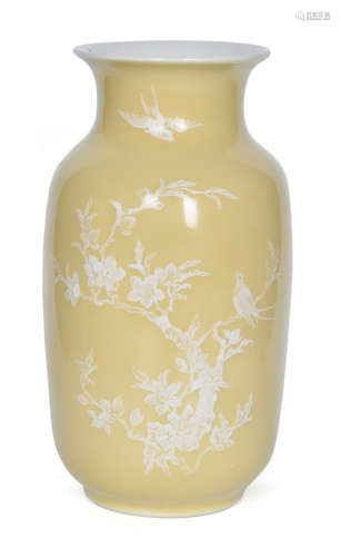 70年代 黄釉堆白花鸟瓶