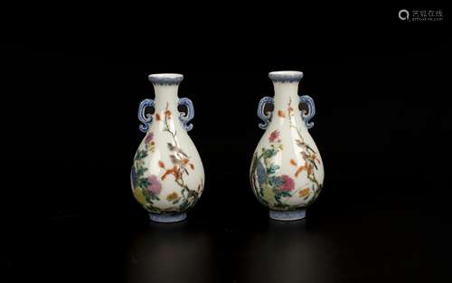 A PAIR OF QING DYNASTY 