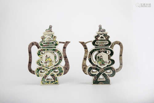 A PAIR OF FAMILLE TEAPOTS