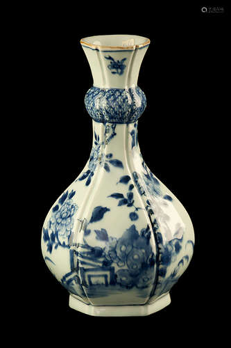 A BLUE AND WHITE FLORAL HEXAGONAL VASE