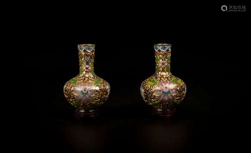 A PAIR OF CLOISONNE VASE