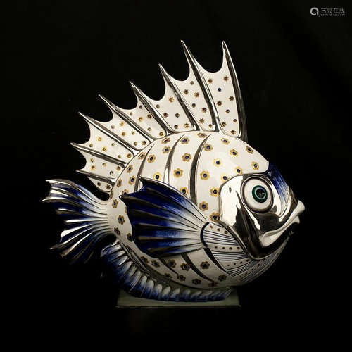 AN ITALIAN PORCELAIN FISH ORNAMENT