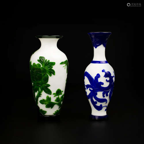 A PAIR OF PEKING GLASS VASES