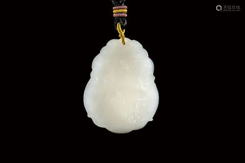 A CHINESE JADE PENDANT