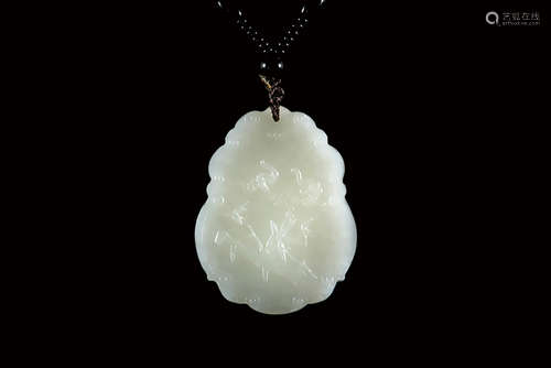 A CHINESE JADE PENDANT