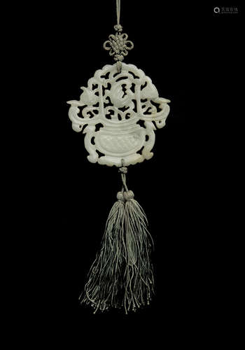 A CHINESE JADE PENDANT