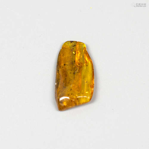 AN ANTIQUE AMBER (MI LA)