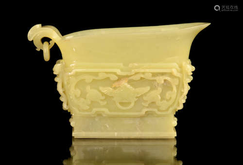 A MING-QING DYNASTY JADE CUP