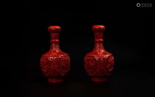 A SET OF LACQUER VASES