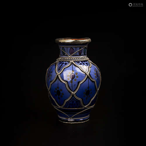 A EUROPEAN STYLE BLUE GLAZE BOTTLE