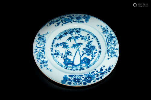 A BLUE AND WHITE EXPORT PLATE