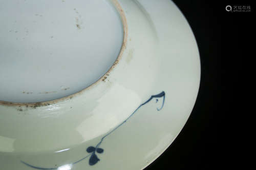 A BLUE AND WHITE EXPORT PLATE