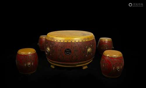 A SET OF CARVED LACQUER DRUM TABLE AND CHAIRS