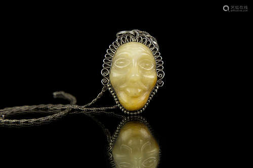 A JADE CARVED FIGURE PENDANT