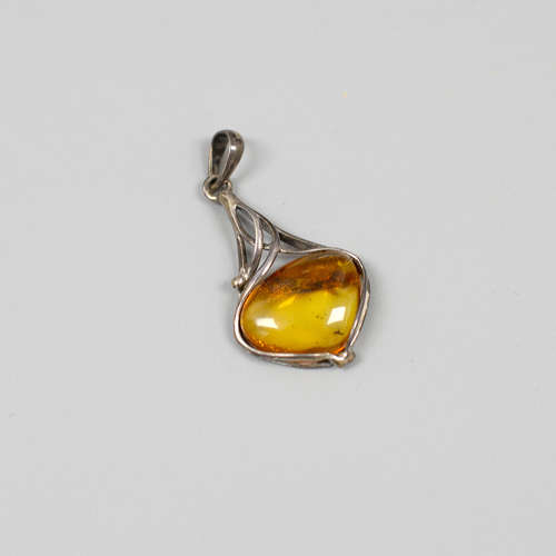 AN AMBER PENDANT