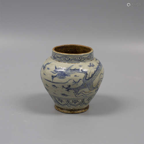 A BLUE AND WHITE DRAGON PATTERN POT