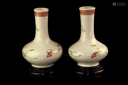 A PAIR OF FLASK VASES